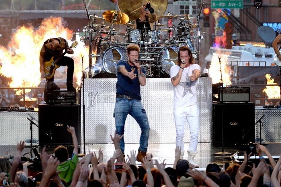 Florida Georgia Line Prove That &#8216;Anything Goes&#8217; at the 2015 CMT Music Awards