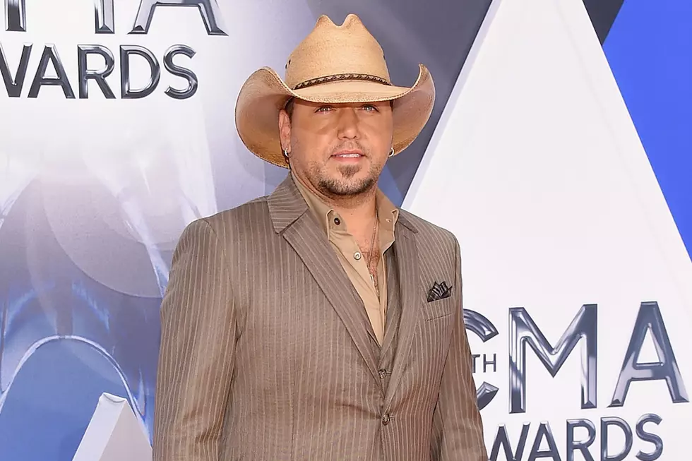 Jason Aldean Performs &#8216;Gonna Know We Were Here&#8217; at the 2015 CMA Awards
