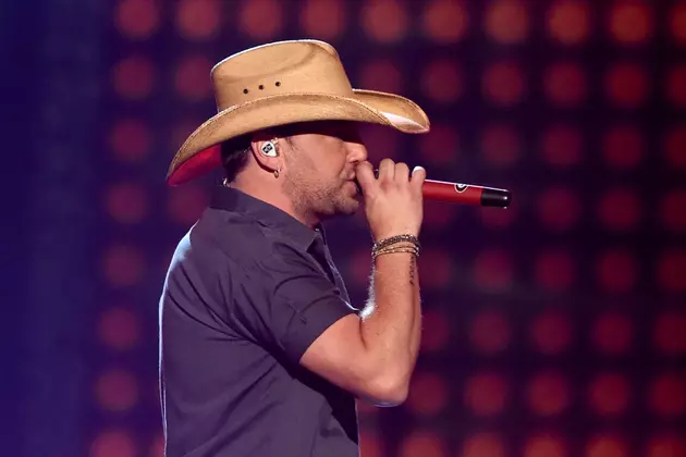 Jason Aldean Performs &#8216;Lights Come On&#8217; at 2016 ACM Awards
