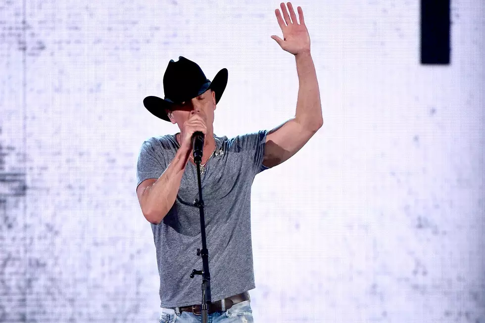 Kenny Chesney Performs ‘Noise’ at 2016 ACM Awards