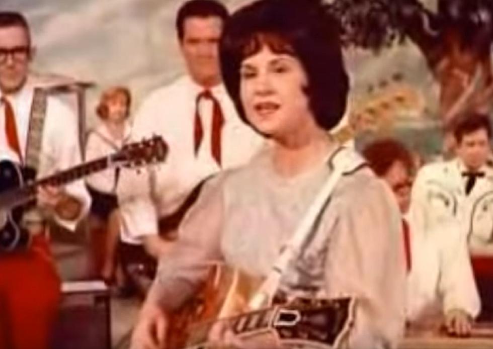 Why Kitty Wells Challenged Hank Thompson’s ‘The Wild Side of Life’ With ‘It Wasn’t God Who Made Honky-Tonk Angels’