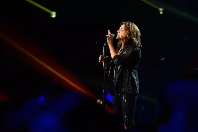 Martina McBride Sings &#8216;Reckless&#8217; at 2016 American Country Countdown Awards