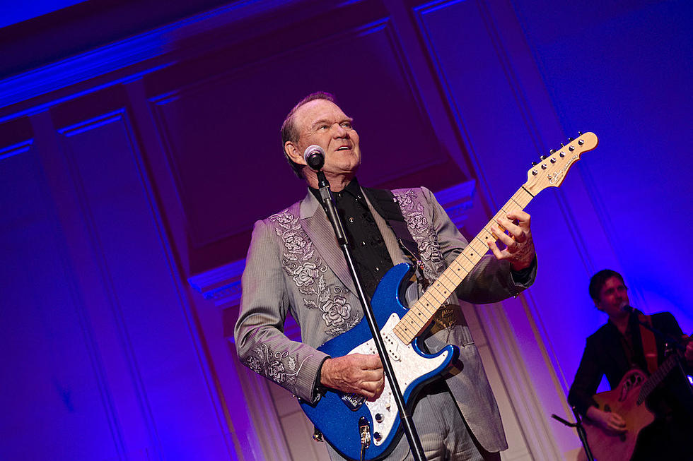 Glen Campbell’s New Manager Says He’s Got ‘Lots’ of Unreleased Music