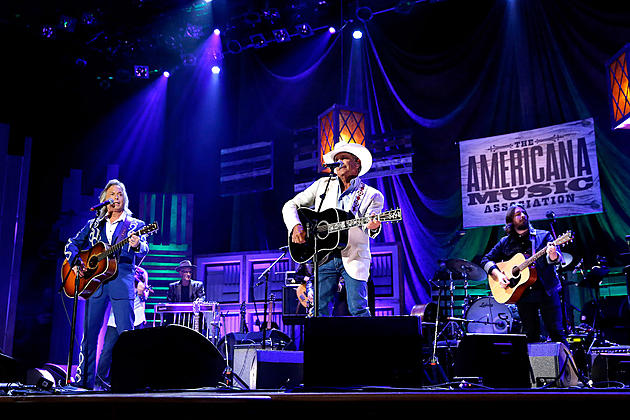 Americana Genre Continues to Rise, Outsells Country on &#8216;Billboard&#8217; Charts