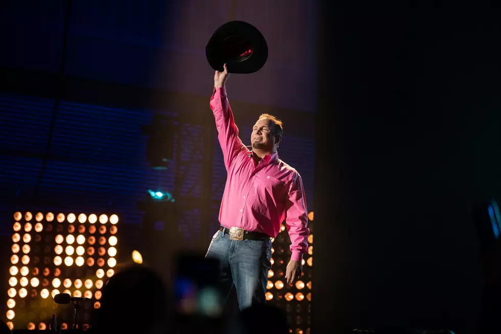 Review: Garth Brooks Celebrates Seven Diamonds at Star-Studded Show [PICTURES]