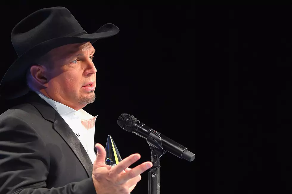 Garth Brooks Says He ‘Kind of Went Numb’ After 2016 CMA Entertainer of the Year Win