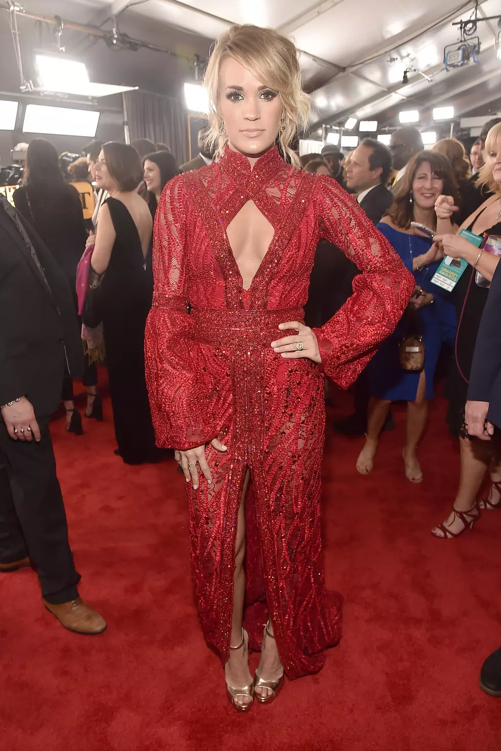 Carrie Underwood Walks the Red Carpet at the 2017 Grammy Awards [PICTURES]