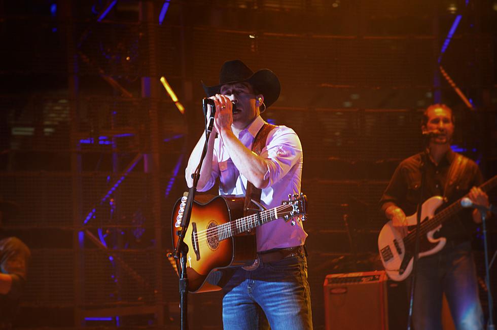 Review: Aaron Watson’s RodeoHouston Debut Is Dream Come True [PICTURES]