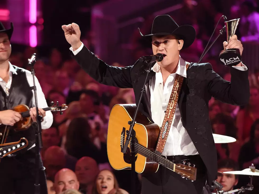 Jon Pardi Performs ‘Dirt on My Boots’ at 2017 ACM Awards