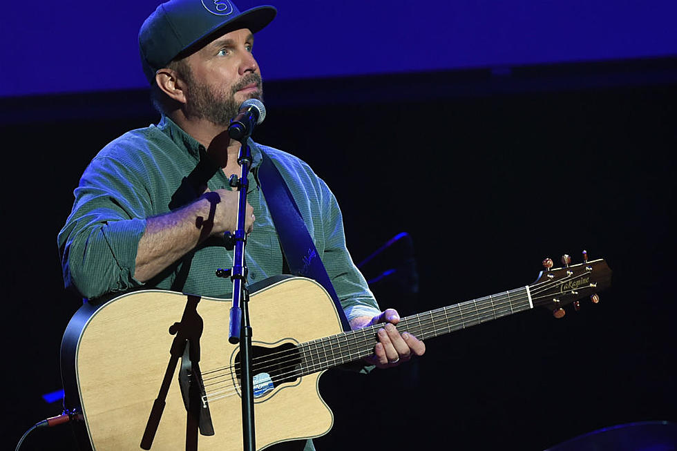 No, Garth Brooks Wouldn’t Change His Decision to Lip Sync at the 2017 CMA Awards