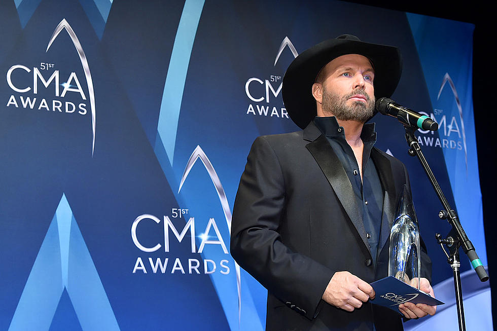 Garth Brooks Admits to Lip Syncing His 2017 CMA Awards Performance