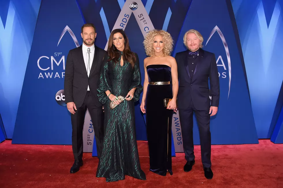 Little Big Town and Jimmy Webb Perform ‘Wichita Lineman’ in Honor of Glen Campbell at 2017 CMA Awards