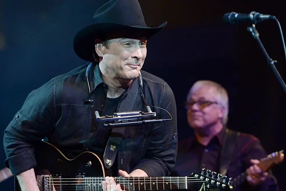 34 Years Ago: Clint Black Earns His First Platinum Album With ‘Killin’ Time’