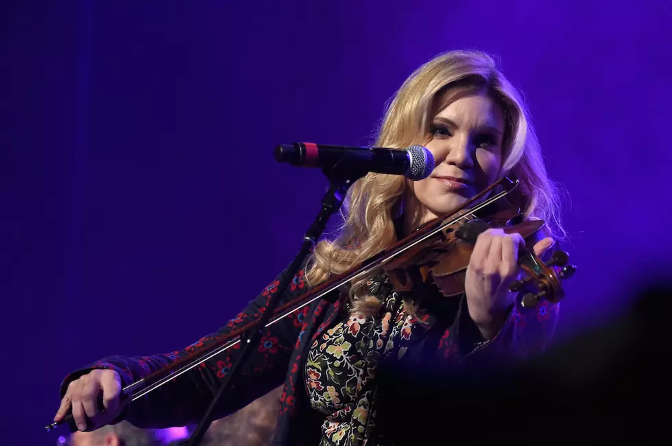 Alison Krauss Plans Massive Tour, Shares Stage With Willie Nelson