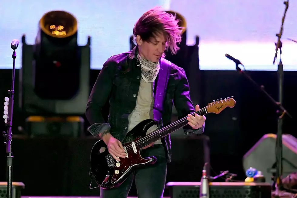 Keith Urban, Dwight Yoakam, Brothers Osborne Team for ‘Fast as You’ at Stagecoach 2018 [WATCH]