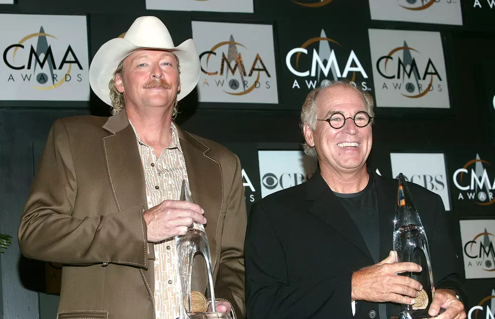 20 Years Ago: Alan Jackson and Jimmy Buffett Release ‘It’s Five O’Clock Somewhere’
