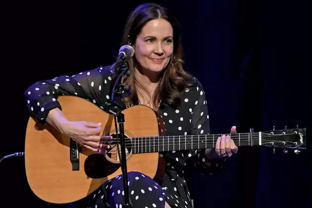 Lori McKenna Set to Release &#8216;The Tree&#8217; on July 20, Shares First Single, &#8216;People Get Old&#8217;