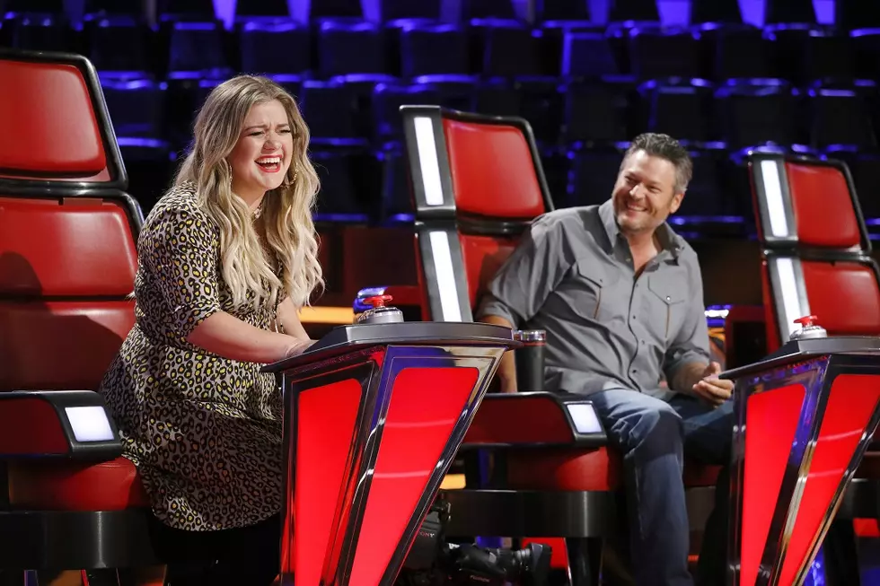 &#8216;The Voice&#8217; Coaches Join Kelly Clarkson for &#8216;Neon Moon&#8217; Cover [WATCH]