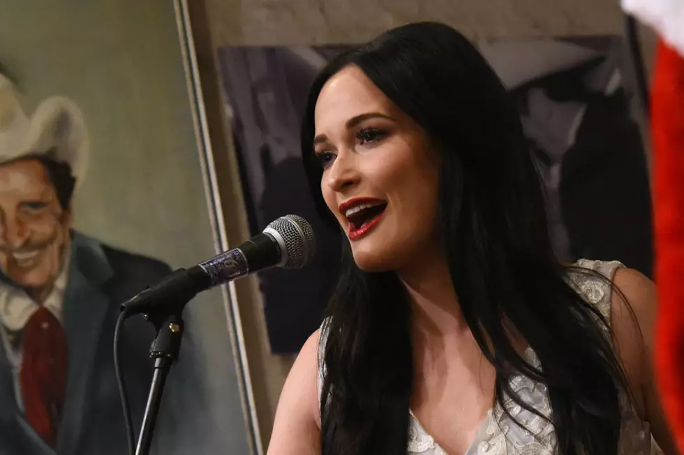 Kacey Musgraves Debuts New Christmas Song &#8216;Glittery&#8217; on &#8216;The Tonight Show Starring Jimmy Fallon&#8217; [WATCH]