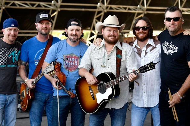 Randy Rogers Band Charge Ahead With the Release of New Album, &#8216;Hellbent&#8217;