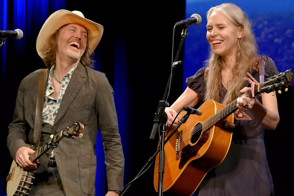 ‘When a Cowboy Trades His Spurs for Wings': Gillian Welch, David Rawlings Share Their Own Bittersweet Version [LISTEN]