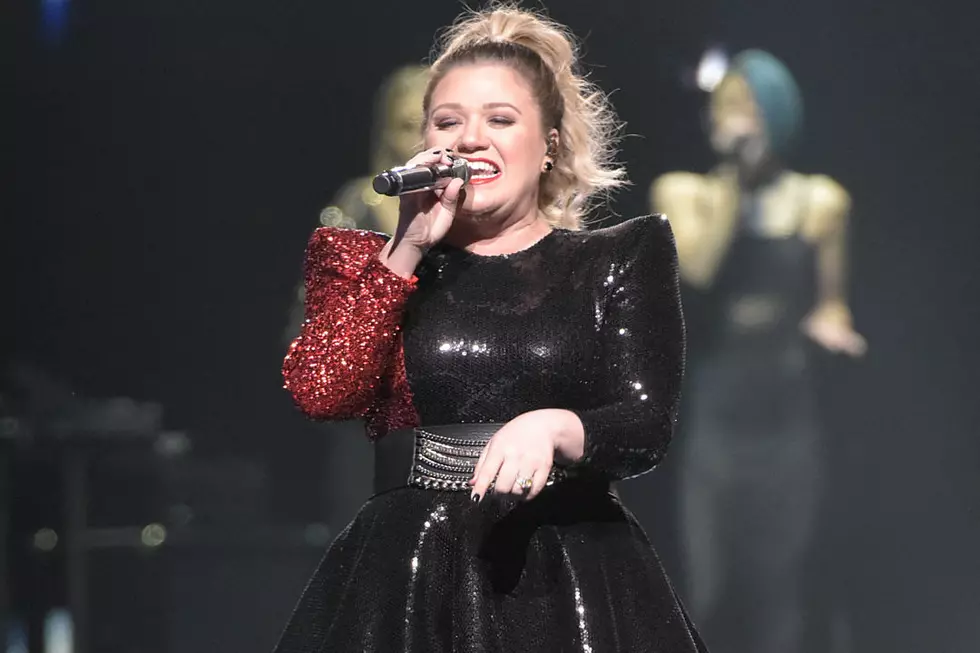 Kelly Clarkson Turns Blake Shelton’s ‘Boys ‘Round Here’ Into Soulful, Empowering Anthem [WATCH]