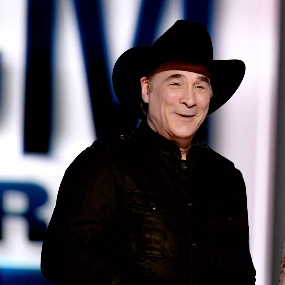 In Case You’re Wondering…Clint Black Confirms He Was Not In NYC
