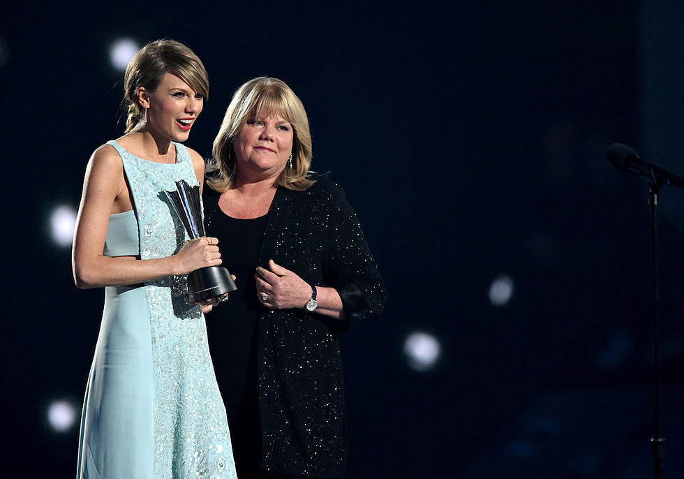 Taylor Swift Reveals Mom Andrea Diagnosed With Brain Tumor