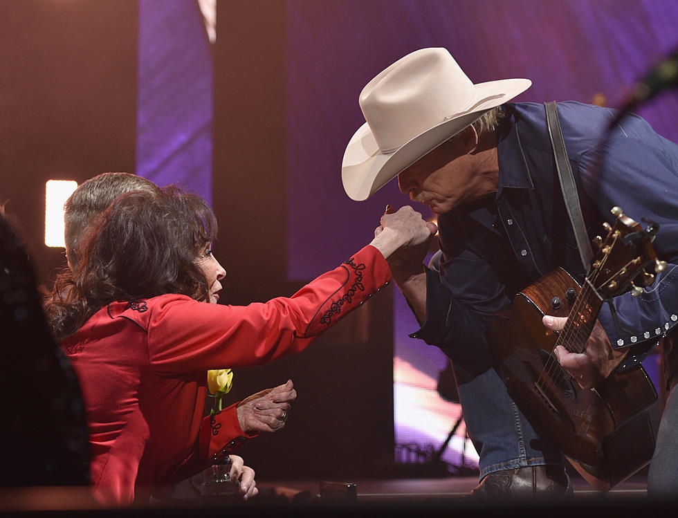 Loretta Lynn&#8217;s Birthday Celebration: All-Star Performers, Surprises + More [PICTURES]