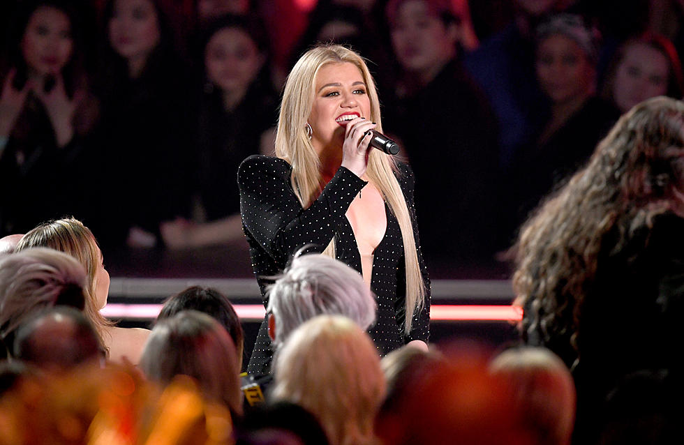 Kelly Clarkson Hosted the 2019 Billboard Music Awards With Appendicitis