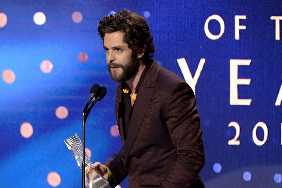 Thomas Rhett Pauses for Prayer at 2019 CMT Artists of the Year Ceremony