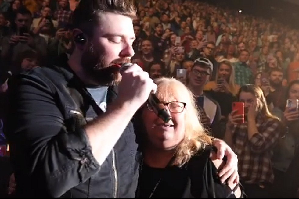 Chris Young Shares a Moment With Fan With Cancer at Lexington Concert [WATCH]