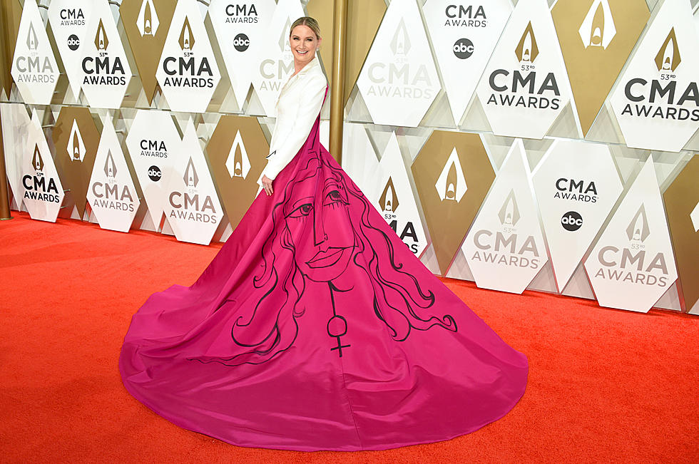 LOOK: Jennifer Nettles Calls for Equality With 2019 CMAs Outfit