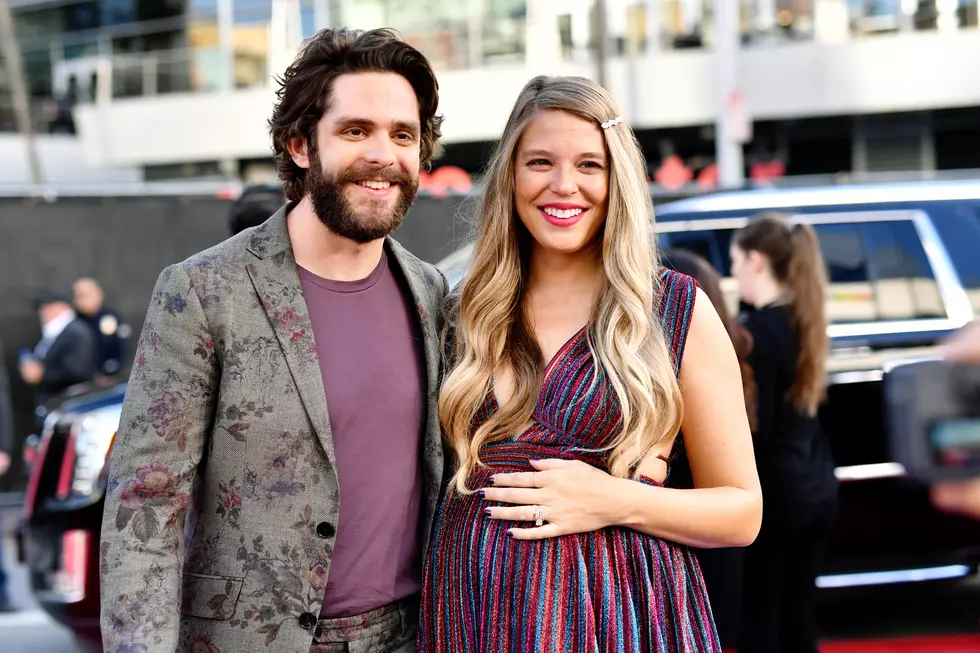 Thomas Rhett + Lauren Akins Are Perfect in Purple on 2019 American Music Awards Red Carpet [PICTURES]