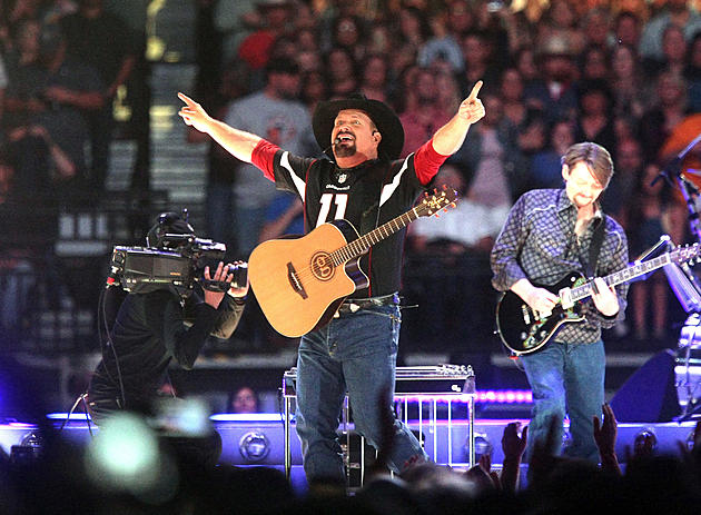ExtraMile Arena Cancels Garth Brooks Drive In Concert