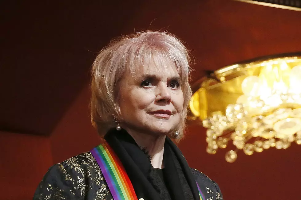Linda Ronstadt Knocks Secretary of State Mike Pompeo at 2019 Kennedy Center Honors Dinner
