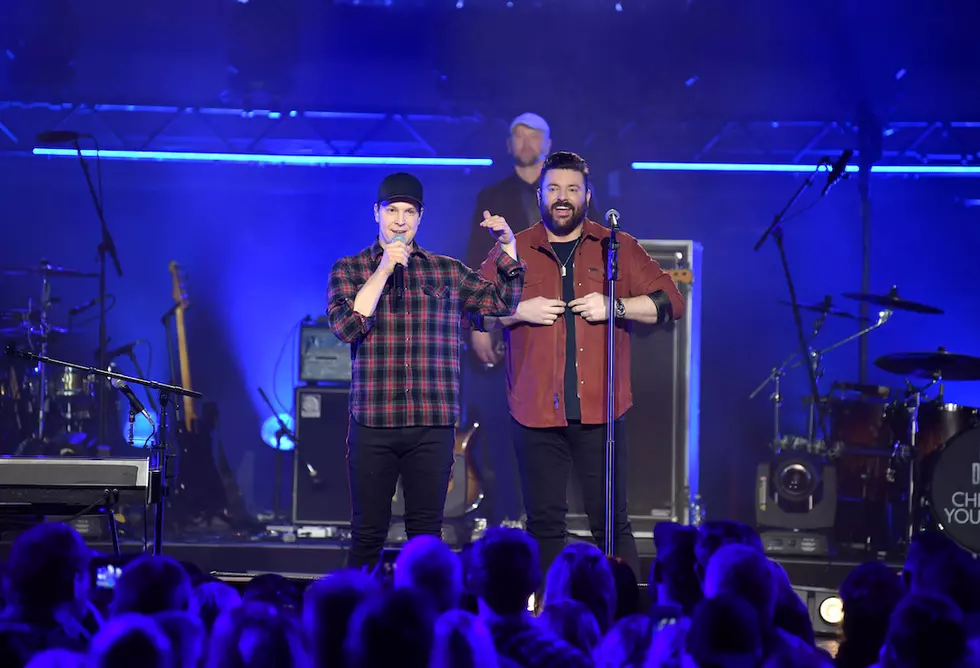 Watch Chris Young + Gavin DeGraw’s Soaring Paul McCartney Cover at CMT’s ‘Crossroads’