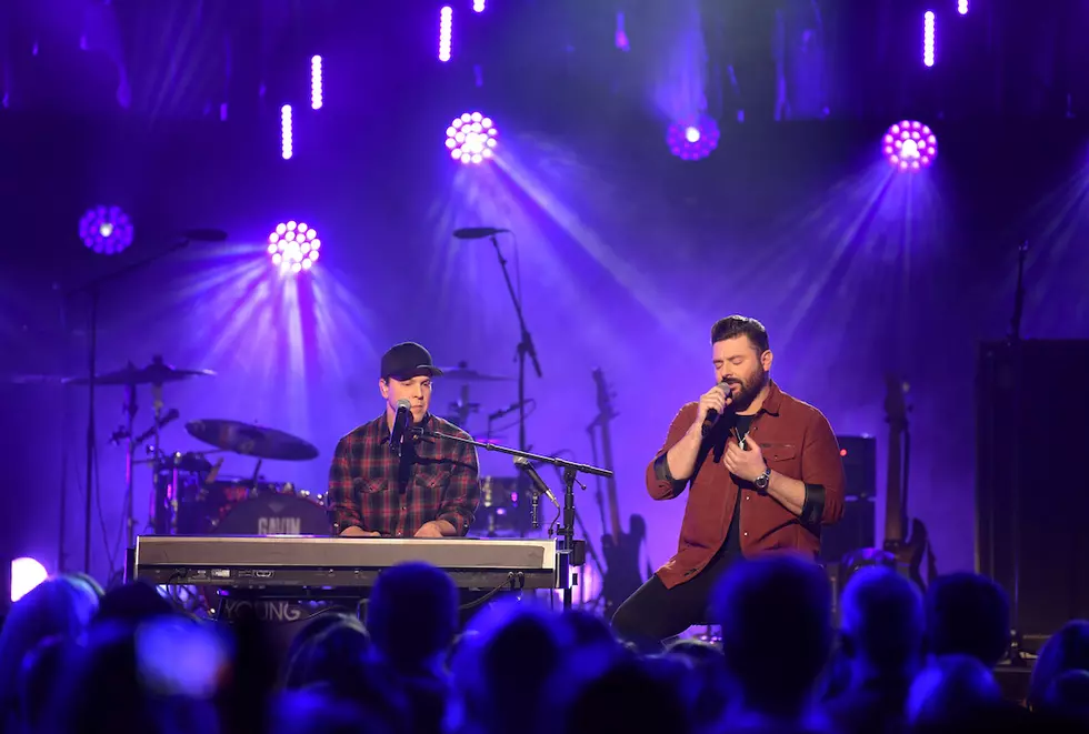 Chris Young Taps Gavin DeGraw for ‘Crossroads’ Duet of His Heavy-Hearted Single, ‘Drowning’ [WATCH]