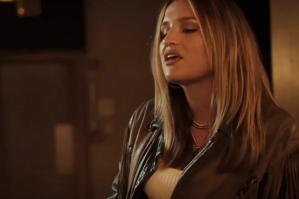 WATCH:Sarah Ames Goes Acoustic for 'Fix Me a Whiskey' [Exclusive]