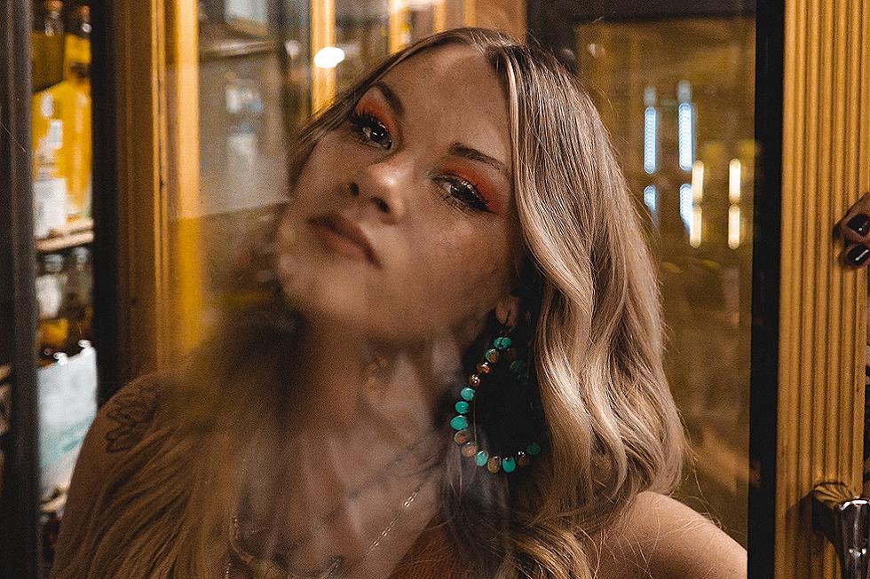 Interview: Ashland Craft Proves Herself a Songwriter on Debut Album, ‘Travelin’ Kind’