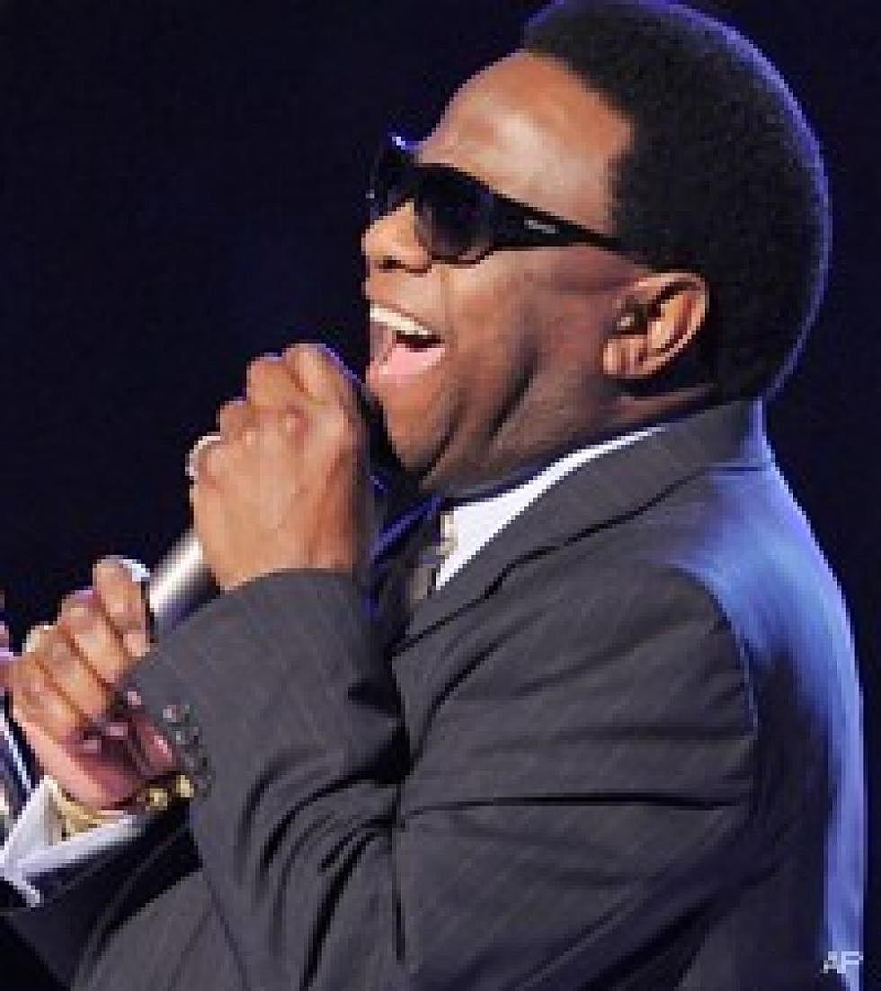 Al Green Performs in Chris Brown, Rihanna’s Absence