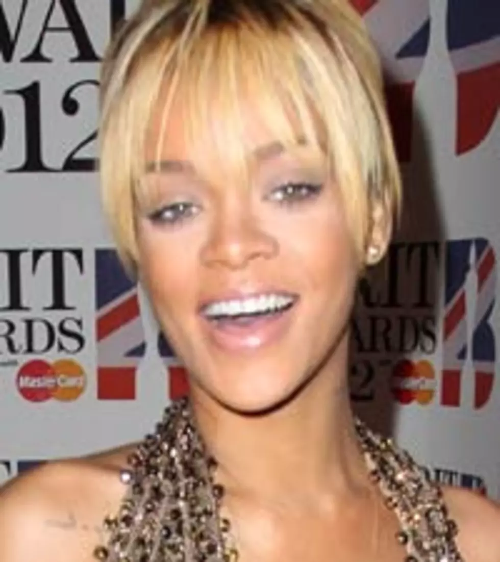 Rihanna Neck Mark: Was Someone Kissing the Singer’s Body?