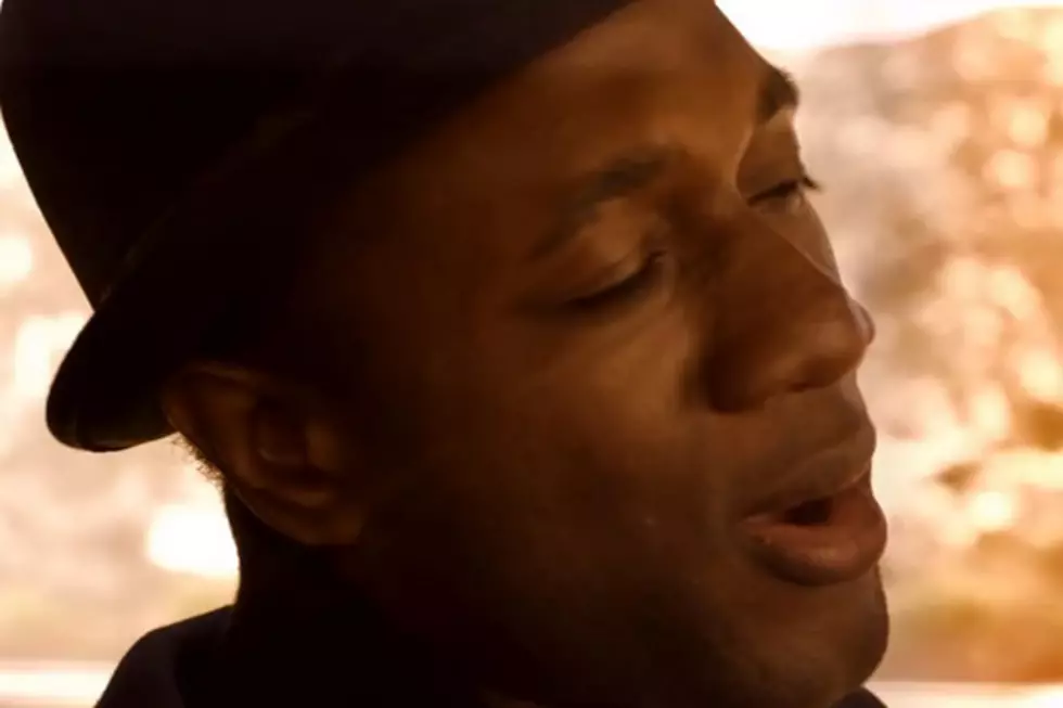 Aloe Blacc Touches on Immigration Issue on 'Wake Me Up' Video