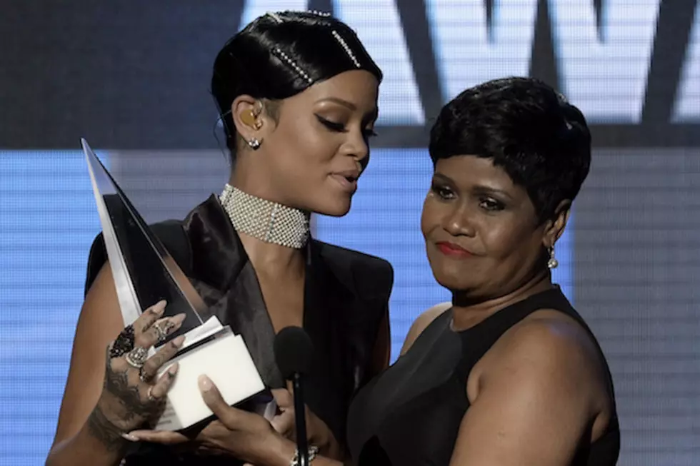 Rihanna Honored with Icon Award at the 2013 American Music Awards