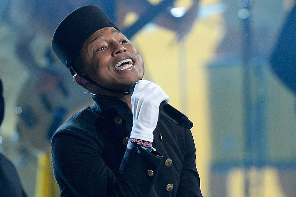 Pharrell Delivers Futuristic Performance of 'Happy' at 2015 Grammy Awards