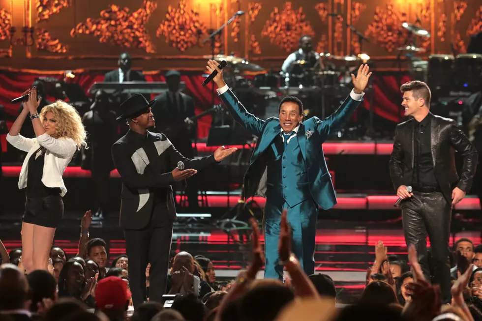 Robin Thicke, Ne-Yo and Tori Kelly Honor Smokey Robinson During Performance at 2015 BET Awards [VIDEO]