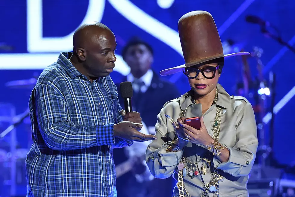 Erykah Badu Performs 'Phone Down,' Reunites With 'Tyrone' at 2015 Soul Train Awards