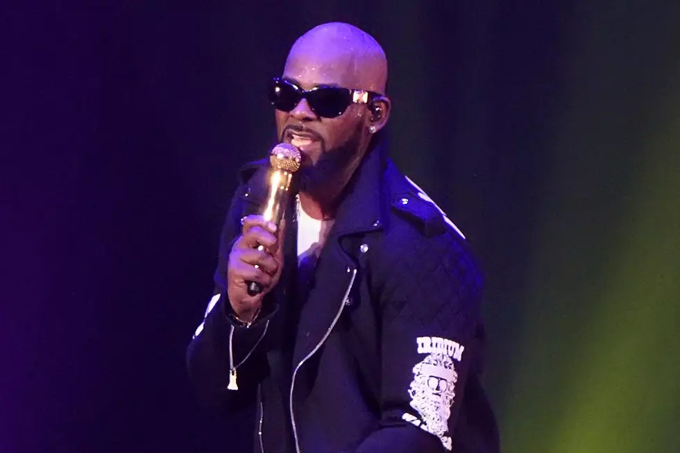 R. Kelly Shows Up Late But Still Performs In Virginia Amid ‘Sex Cult’ Scandal [VIDEO]
