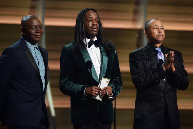 Earth, Wind &#038; Fire Presents Album of the Year at 2016 Grammy Awards, Remembers Maurice White