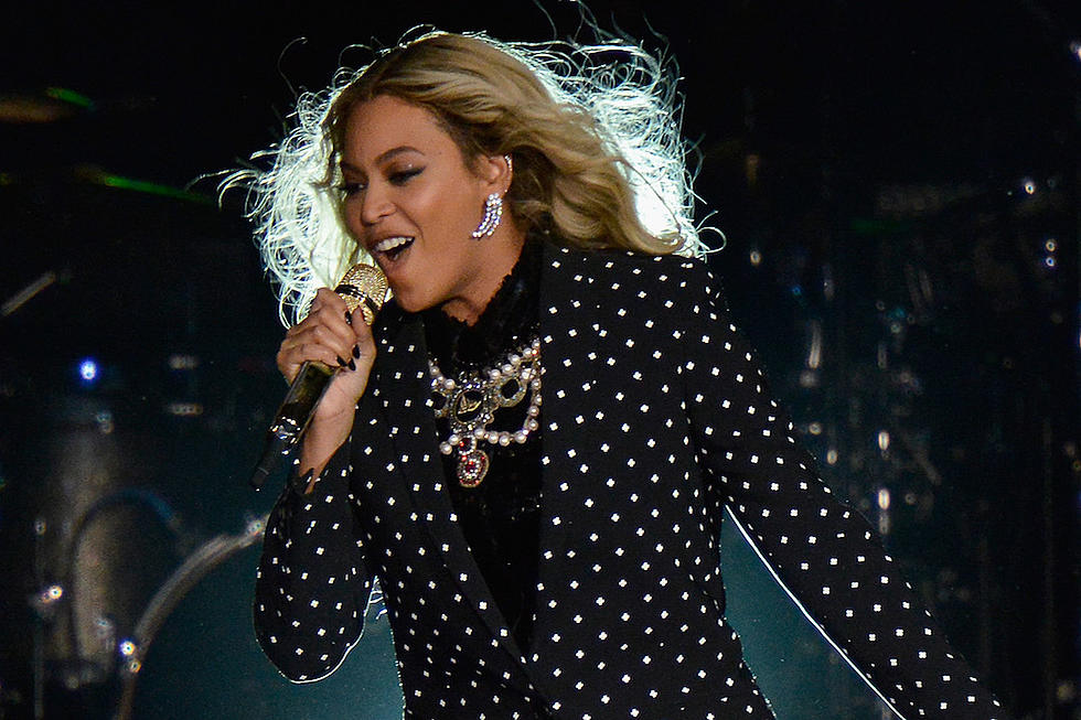 Beyonce Shares Touching Photos From Her Houston Trip to Aid Hurricane Harvey Victims